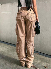 Vintage Cargojeans mit mehreren Taschen und Patches